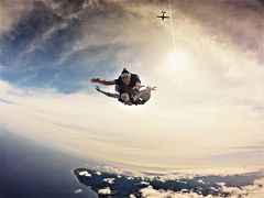 オアフの空を駆る鳥となれ♪14000 feetからスカイ・ダイビング／蒼と青、緑と大地の色が織りなす世界を飛ぶ☆Sky and Ocean Blue, Earth Blue…, All Blue, I Love !ハワイを週末+有給2日de大満喫【2】