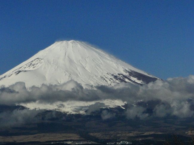箱根方面からの富士山は距離がありますので、本当に運次第と思いますし　さっき見られていた景色が10分後には全く見えないと言う事は普通にありますので　富士山が見られたら直ぐに記録への保存が大切です。