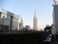 新宿駅サザンテラス口付近の風景