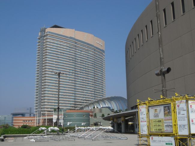 3月末で完全リタイア。時間をもてあまし、ヒルトン福岡へ。<br />実は3月にも滞在していたのだが、さしたる変化もないので旅行記は省略。<br /><br />大好きなシェフ、加藤さんのレストランが4月末で閉店と言うことで、ご挨拶がてら訪問することも目的の一つ。<br />今回も、エグゼクティブラウンジのスタッフの方々の細やかな心配りでゆったりできた滞在だった。