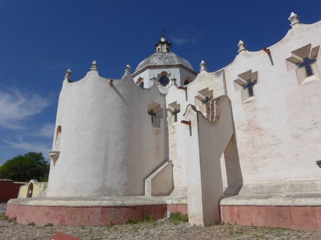 ペルーからメキシコに旅の舞台を変え、旅の７日目はメキシコ入国２日目。<br /><br />今日は11:30発のバスでグアナファトからサンミゲル・デ・アジェンデに移動する日。<br /><br />後編は、サンミゲル・デ・アジェンデの街歩きをします。<br /><br />サンミゲル・デ・アジェンデからバスで約30分、サンミゲルと共に世界遺産になっている「アトトニルコ」も訪れます。