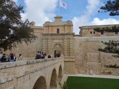 Mdina(エムディーナ）。岡の上の要塞都市。静かな町です。