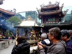 台北囲碁親善旅行同行記1；全員での台北観光その５咽るような線香の煙漂う”龍山寺”