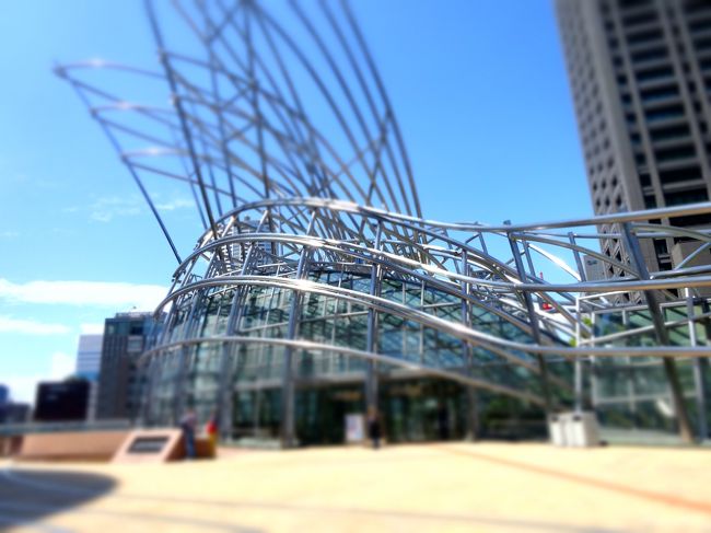 東京で開催していたものの、見逃してしまった「アンドレアス・グルスキー展」<br />史上最高額の値で落札された写真が並ぶ本展、一度は諦めたものの<br />約3億4千万の写真…見たい!! というミーハーゴコロで大阪まで行ってきました。<br /><br />8年ぶりの高速バスの旅<br />バス発着までの時間のつぶし方は事前に目星をつけておいてよかったです<br /><br />午後からは京都に移動しましたが、まったく寺院仏閣は行かず<br />せっかくの京都なので急遽「京都よるバス」ツアーに参加しました