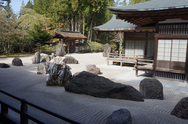 ゴルーデンウィークに和歌山へ行ってきました。和歌山に着くまでは何処に行くか特に決めてなかったのですが(笑)、何しろ混雑もあり自宅から和歌山まで10時間程度運転、たっぷり時間あります(笑)。地図をみて高野山へ行くことにしました。和歌山市内で前泊し6時半頃マイカーで出発。混雑(渋滞)を恐れていたのですが8時過ぎには到着しました。