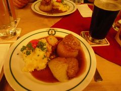 地ビール・ラオホビールと玉ねぎの肉詰めバンブルガーツヴィーベル(2013年　ヨーロッパ周遊　バンベルク編)