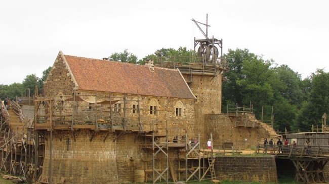 ブルゴーニュの森にて中世の方法で中世の城を建築中 ゲドロン城 オーセール フランス の旅行記 ブログ By コクリコさん フォートラベル ブルゴーニュの森にて中世の方法で中世の城を建築中 ゲドロン城 オーセール フランス の旅行記 ブログ By コクリコさん フォートラベル