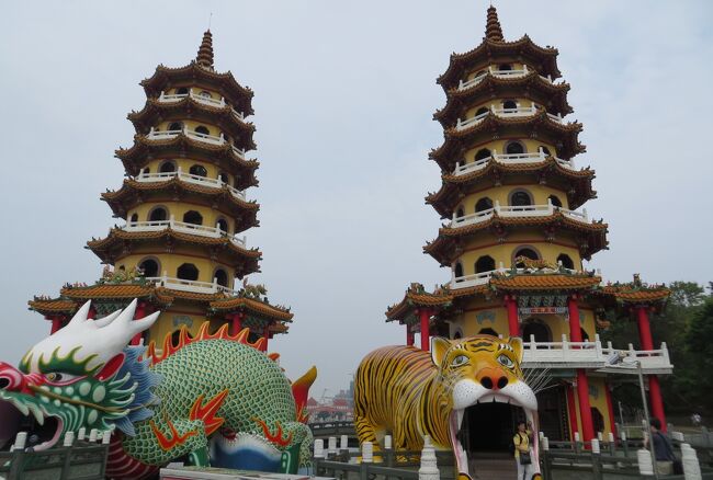 　高雄市にある蓮池潭の紹介です。次に見学したのが三鳳宮です。三鳳宮は、清の康熙年間に創建された台湾の古刹で、中壇元帥を主神に、釈迦如来や観音菩薩等のさまざまな神を祭る複合寺廟です。