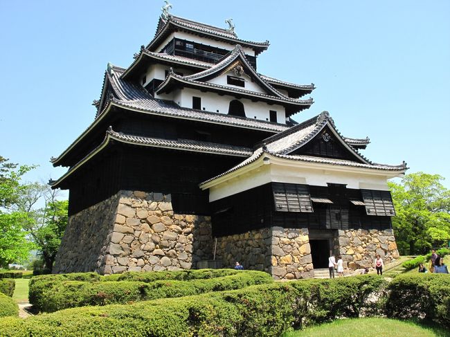 島根ツアーの後編です。<br /><br />松江城とその周辺を巡ります。<br />綺麗なお城でした。<br />そして島根県は、あの「竹島」で複雑な事情を抱えているトコロだという事実。<br /><br />bingoも日本人の端くれとして考えています。