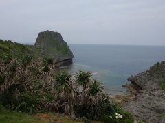 真栄田（まえだ）岬から沖縄の海を臨む。ダイビングをしたかったなぁ。