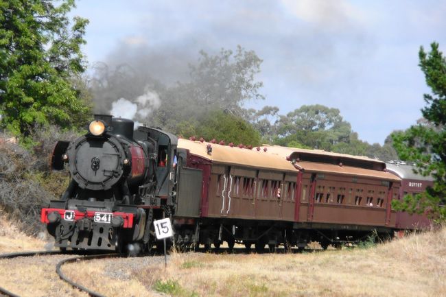メルボルン近郊でＳＬ列車の撮影をしました。<br /><br />4/8 Sydney<br />4/9 Sydney-Melbourne<br />4/10 Melbourne<br />4/11 Melbourne (Victorian Goldfields Railway)<br />4/12 Melbourne (Puffing Billy,ARHS Museum)<br />4/13 Melbourne-Sydney<br />4/14　帰国<br /><br />　