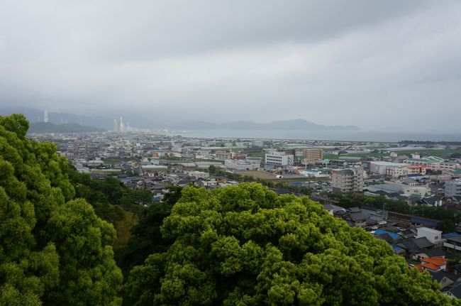 紀三井寺は２度目の参拝です。伽藍は山の中腹にあって、境内から和歌山市街が一望できました。