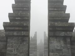 インドネシアの遺跡を巡る旅 3 ... スクー寺院、チュト寺院、クラトン、タマンサリ、ガルーダビジネスクラス