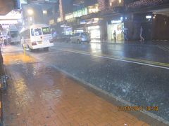 豪雨。でも、やっぱ香港