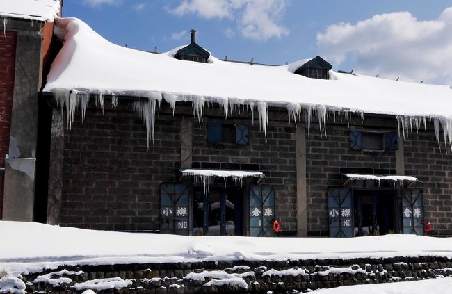 3年ぶりの小樽，まあ同僚を案内しつつ雪深い小樽を楽しむ．1010まず運河プラザから小樽市総合博物館運河館へ．小樽の歴史を解説する．運河を散策した後に，堺町通りに．古い建物を見つつルタオパトス二階で，若い同僚お目当てのスイーツタイム．まあ甘さを抑えておいしいチーズケーキだったが．．<br />この辺りは以前のブログ<br />小樽出張旅行3-小樽運河などhttp://4travel.jp/travelogue/10281217<br />にも紹介