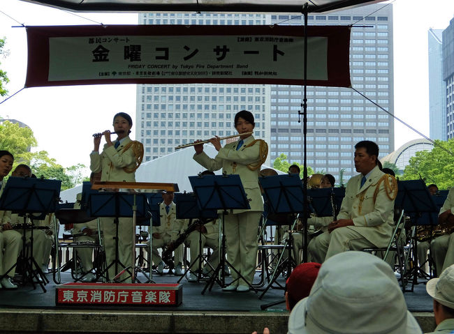 温かくなって　日比谷公園でも金曜コンサートも始まりました<br /><br />何時もの　アーカイブカフェに用事もありましたので、<br /><br />天気も良いし　出かけます。<br /><br />消防庁　日比谷公園　金曜日コンサート<br />http://www.tfd.metro.tokyo.jp/hp-ongtai/kinkon/kincon.html