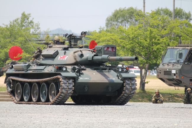 兵庫県小野市の陸上自衛隊青野原駐屯地で開催された記念式典へ行ってきました。<br />青野原駐屯地は兵庫県小野市と加西市の境目に広がっており、JR加古川線青野原駅が最寄りの駅になります。ただし、ここへ行くには距離も2,3kmとけっこあり、公共機関もないため車が唯一の手段じゃないでしょうか。<br />この駐屯地には、陸上自衛隊の第8特科高射団といういかめしい名前の部隊がおり、主に地対空ミサイルを配備した部隊のようです。<br />