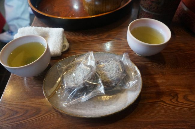 ANAマイルが溜まり、期限も危うかったので、行ってきました!<br />マイレージ旅行!!!<br /><br />18000マイル使えたので、どこに行こうかと考えると、今まで福島しか行ったことない東北やな~と思ったのですが、いまいち良い空港が見つからない。。。<br />仙台はPeachがあるから却下と考えていたところ、<br />お?新潟??<br /><br />ん~使えるな~ww<br /><br />ということで、新潟から3泊4日の旅で南東北一周を行うことに。<br />私は国内は温泉を求めてまわる人間ですので、<br />温泉中心の旅行記となります、もちろんグルメも!<br /><br />今回は最終目標は仙台!<br />山形⇒蔵王の温泉を入りに行き、仙台へ行く予定です。<br />少し山寺も♪<br /><br />ただし、大型台風が近づいてきていたので、天気は悪し。<br /><br />ちなみに私は関西出身なのですが、、、<br />今回の台風はあの京都の嵐山を壊滅状態にさせた台風。<br />関西がえらいことになってる~というのを、東北にいながら、TVで見ていました。<br /><br />今回のお宿は、<br />ホテル法華クラブ仙台<br />ここはシモンズ社製のベッドを使っております<br />3人で 21,000円<br />トップツアーより手配しました!<br /><br />