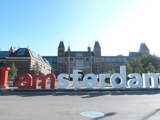 2014年5月、航空券とホテルのみのツアーでオランダを満喫。<br />美術館の入館料はどこも高めですが、ミュージアムパスが大活躍してくれました。<br /><br />《日程》<br />【１日目】ＫＬＭ航空（成田→アムステルダム）夕方着<br />【２日目】国立美術館、旧教会、屋根裏教会、海洋博物館、アムステルダム図書館（ＯＢＡ）<br />【３日目】ゴッホ美術館、ザーンセ・スカンス、アンネフランクハウス<br />【４日目】クロラー・ミュラー美術館、ディック・ブルーナハウス、ドム教会、ナインチェ広場等<br />【５日目】ベギンホフ、カナル観光、コンセルトヘボウ、近代美術館、国立美術館、新教会<br />【６日目】ＫＬＭ航空（アムステルダム→成田）午前着<br /><br />≪宿泊先≫<br />★★★★DIE PORT VAN CLEVE<br />Wi-Fiはホテルグループのサイトに一度リダイレクトされることで繋がります。<br />場所によってつながりにくく、ダイニングでは良好なのに肝心の部屋では電波が弱かったです。<br />ランクが上の部屋だとまた違うのかも。