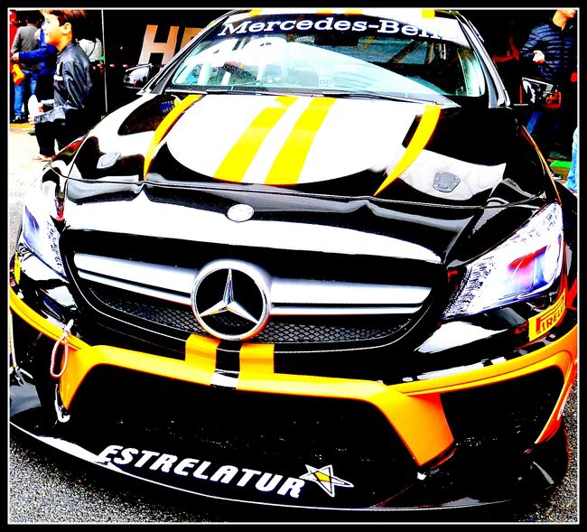 <br />毎年F1の最終レースが行われるブラジル・サンパウロのインテル・ラゴス・レース場へ行って参りました。<br /><br />私は既におじさんなので、カーレースには殆ど興味なし....。昔はそりゃ、F1は好きでしたよぉ〜。<br /><br />今は....同じ場所をグルグル周るだけのこのカーレースというものの魅力が....もう理解できません....苦笑。<br /><br /><br />ただ、このブラジルは 故)貴公子アイルトン・セナのお国。<br /><br />年間を通じ、いろいろな排気量/タイプの車輌の大会が盛んに行われています。
