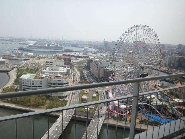 2013年4月1日にパンパシフィック横浜ベイホテル東急が<br />横浜ベイホテル東急に名称が変わりました。<br />いつもパンパシと呼んでいたのに、もう呼べなくなっちゃいましたね(^_^;)<br /><br />みなとみらいのホテルはどこも好きですが、今回は名前が変わって<br />初ステイとなる『横浜ベイホテル東急』のクラブラウンジに<br />遊びに行ってきました。<br /><br />横浜ベイホテル東急ベイクラブフロアの宿泊費は、最近の最安値の<br />消費税込で24,000円～（1部屋）。<br /><br />パンパシフィック時代と何か変わったところはないか比べたいと思います。<br /><br />いつものようにクラブルームのお部屋の写真、アメニティ、<br />お部屋から見える景色、ルームサービスメニュー、ベイクラブフロアの<br />専用ラウンジでのフードプレゼンテーションなどを載せたいと思います。<br /><br />後半は横浜散策編。