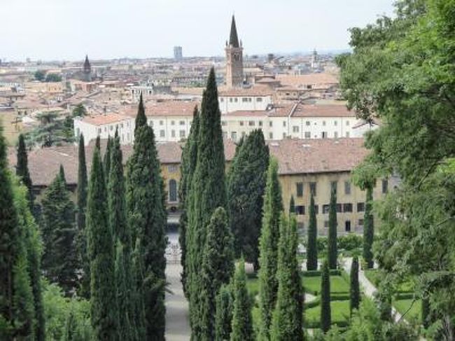 初夏の優雅な北イタリア旅行♪　Ｖｏｌ３５（第３日目昼）　☆ベローナ（Verona)：「Palazzo Giusti del Giardino」の美しいフランス式庭園を鑑賞♪