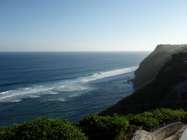 バリ島4回目の渡航です。<br />今回はテーマはウブドの魅力発見。<br /><br />でも、ビーチもやっぱりいいですね。<br /><br />ガネーシャバリツアーでカーチャーター10時間、<br />ショッピングと夕日の見えるスポットへ行ってきました。