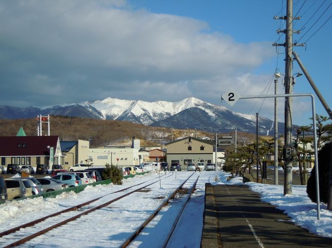 札幌→えりも岬<br />日高本線に乗り、様似でバスに乗り換えて<br />えりも岬の民宿を目指します。<br /><br />海岸線を走る列車からの景色は、<br />おそらく国内トップクラスの美しさのように思えます。<br />また、様似の町も非常にのどかで、<br />アポイ岳や太平洋などきれいな景色がいっぱいでした。<br />専門店で食べたツブ貝も非常においしかったです。