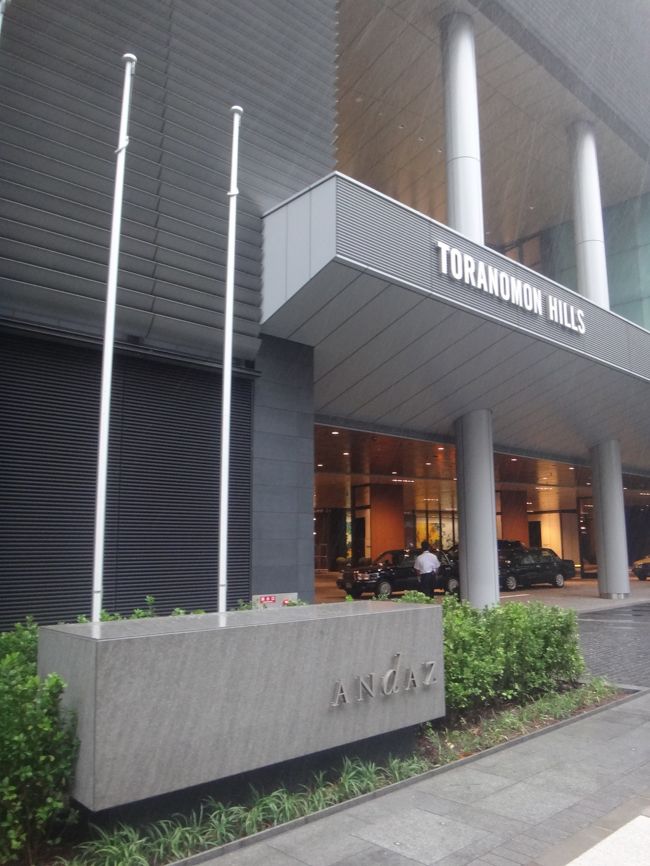 2014年、これから東京が大きく、新しく生まれ変わります。<br /><br />2014年6月11日にオープンした『虎ノ門ヒルズ』＆ハイアット系列ホテル<br />『アンダーズ 東京』に行ってきました。<br /><br />東京都心で２番目の高さの超高層複合ビルとなります。<br />（多分、過去のブログで一番高いビルと書きましたが、<br />都内で一番高いビルは六本木にある東京ミッドタウンのままだそうです。）<br /><br />こちらにある人気グルメレストラン＆カフェなどをチェックしに<br />行ってきました。<br /><br />そしてオープンするのを楽しみにしていた日本発進出となる<br />ハイアット系列のホテル『Andaz Tokyo Toranomon Hills』の内部も<br />ご紹介します。
