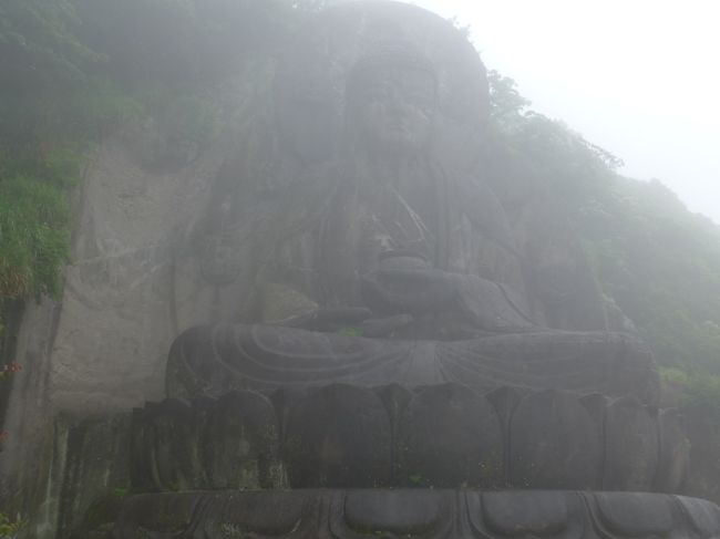 生憎の天気の中を東京・品川から東京湾アクアラインを経由し「日本寺」の日本一の大仏様を拝観しました。<br />昼食は富津市金谷にある「ザ・フィッシュ」で海の幸を満喫しました。<br />「ザ・フィッシュ」から見る三浦半島・富士山・東京都心の景色を見ることが出来ず残念でしたが<br />初めての千葉・房総を楽しみました。