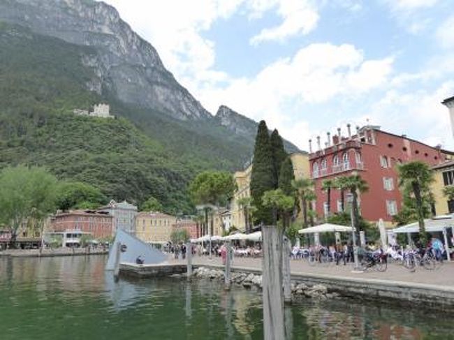 初夏の優雅な北イタリア旅行♪　Ｖｏｌ１０３（第７日目午後）　☆リーバ・デル・ガルダ（Riva del Garda)：美しい旧市街の湖畔を歩く♪