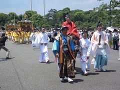 山王祭　祭礼行列が皇居前を行く