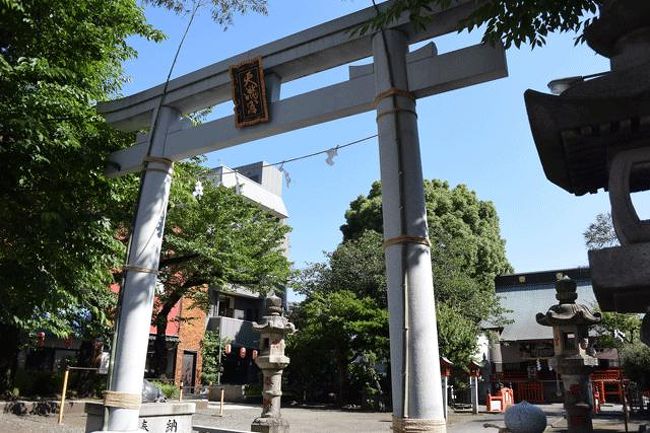 吉原祇園祭の朝(6月14日)です。<br />午後からの祭りの準備中を見ながら、ウロウロ散歩してきました。<br /><br />300年余りに渡って親しまれてきた、吉原祇園祭。通称「おてんのさん」と呼ばれ京都の祇園祭の流れを汲み、悪霊、疫病を退散させる祈りが、祭の形となって受け継がれてきました。<br />参加町内は旧町名で行われ、旧吉原宿周辺の木之本神社・天神神社（天満宮）・八坂神社・八幡神社（八幡宮）・山神社の五社の氏子25町内で、各町内が飾り立てた21台の山車の引き回しや、各神社の神輿が練り歩きます。 <br /><br />★東海道吉原宿吉原祇園祭のHPです。<br />http://www.yoshiwara.net/gion/<br /><br />=昨年(2013年)の私の旅行記です。=<br />・吉原祇園祭　２０１３．０６．０８　=１．山車編=<br />http://4travel.jp/travelogue/10782743<br />・吉原祇園祭　２０１３．０６．０８　=２．女みこし編=<br />http://4travel.jp/travelogue/10782782<br />・吉原祇園祭　２０１３．０６．０８　=３．宮太鼓編=<br />http://4travel.jp/travelogue/10782793