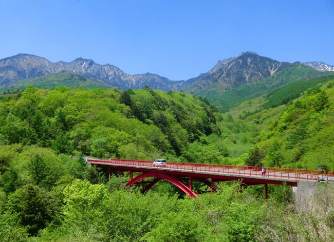 ダイヤモンド八ヶ岳に滞在中、天気のいい日に八ヶ岳山麓の高原道路「八ヶ岳高原ライン」をサイクリングする。アップ・ダウンがありかなりハードであるがダイエット効果は抜群である。<br />写真:八ヶ岳高原ラインのビューポイント「東沢大橋」<br /><br /><br />以下、私のホームページに旅行記多数あり。<br />『第二の人生を豊かに』<br />http://www.e-funahashi.jp/<br />(新刊『夢の豪華客船クルーズの旅<br />ー大衆レジャーとなった世界の船旅ー』案内あり)<br />