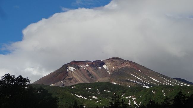 1泊目は旭岳温泉、2泊目は上富良野に宿を取って旅行してきました。梅雨を避けての北海道だったのですが、一日目以外は天気にはあまり恵まれませんでした。<br />