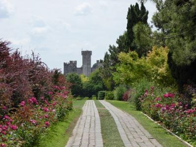 初夏の優雅な北イタリア旅行♪　Ｖｏｌ１５２（第１０日目午後）　☆バレッジョ・サン・ミンチョ（Valeggio s.Mincio)：憧れの庭園「Parco Sigurta Giardino」　スイレンの池とスカラ城を望むバラの道♪
