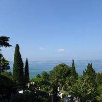 初夏の優雅な北イタリア旅行♪　Ｖｏｌ１８１（第１２日目午前）　☆シルミオーネ（Sirmione)：「Villa Cortine Palace」の優雅な貴族の館と庭園を眺めて♪