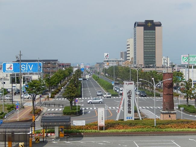 6月26日、午後2時45分頃に需要家訪問を終え、東京へ帰るために新幹線の岐阜羽島駅へ向かった。　東京行きの列車到着までに約25分間あったので駅付近を散策した。<br />岐阜は円空生誕の地であり、昭和の大物政治家である大野伴睦の出身地でもある。<br /><br /><br /><br />＊写真は岐阜羽島駅から見た岐阜駅に通じる大通り