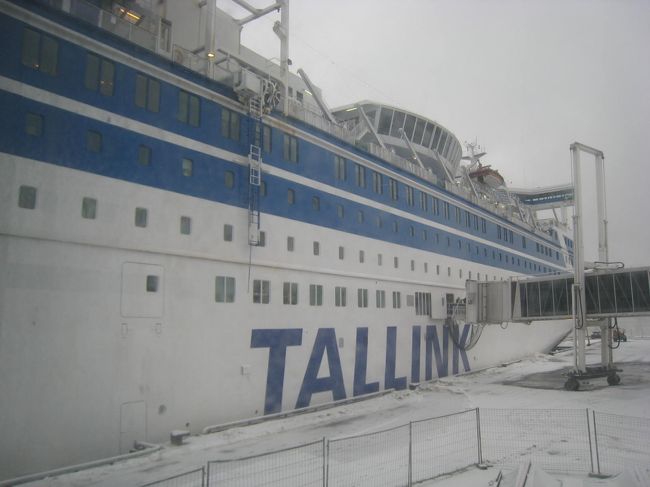 ストックホルム滞在と、ストックホルムから大型客船「タリンク」に乗船してラトビアの首都リガを訪問しました。<br />ストックホルムからタリンクというラトビアのフェリー会社を利用して、リガに向かいました。1泊2日のクルーズ旅行です。<br /><br />◆行程---------------------------------------------<br />12/23(水)<br />【航空機】MU272 東京NRT 10:30→13:00 上海PVG<br />【航空機】MU545 上海PVG 16:05→20:50 シンガポールSIN<br />　■グッドウッドパークホテル 泊<br />12/24(木)<br />　★シンガポール市内観光<br />【航空機】KL838 シンガポールSIN 22:50→(翌日着)<br />12/25(金)<br />【航空機】　→5:30 アムステルダムAMS<br />【航空機】KL1107 アムステルダムAMS 7:10→9:15 ストックホルムARN<br />　★ストックホルム市内観光<br />　■シェラトン・ストックホルム 泊<br />12/26(土)<br />　★ストックホルム市内観光<br />　■シェラトン・ストックホルム 泊<br />12/27(日)<br />　★ストックホルム市内観光<br />　■シェラトン・ストックホルム 泊<br />12/28(月)<br />　★ストックホルム市内観光<br />【フェリー】タリンク(Silja Festival)　ストックホルム港 17:00→(翌日着)<br />12/29(火)<br />【フェリー】タリンク(Silja Festival)　→11:00 リガ港<br />　★リガ市内観光<br />　■ラディソンSASダウガヴァ 泊<br />12/30(水)<br />　★リガ市内観光<br />【航空機】BT107 リガRIX 13:10→13:35 ストックホルムARN<br />【航空機】KL1116 ストックホルムARN 17:30→19:40 アムステルダムAMS<br />【航空機】KL837 アムステルダムAMS 21:00→(翌日着)<br />12/31(木)<br />【航空機】　→16:20 シンガポールSIN<br />　★シンガポール市内観光<br />　■パン・パシフィック・シンガポール 泊<br />1/1(金)<br />　★シンガポール市内観光<br />1/2(土)<br />【航空機】MU544 シンガポールSIN 0:55→5:55 上海PVG<br />【航空機】MU529 上海PVG 9:45→12:50 名古屋NGO<br /><br />◆費用---------------------------------------------<br />【航空機】<br />　中国東方航空(MU)　NRT-PVG経由SIN往復　ノースウエスト航空マイル利用<br />　　エコノミークラス　Iクラス<br />　　20,000マイル/人＋TAX諸費6,460円/人<br />　KLMオランダ航空(KL)　SIN-AMS経由ARN往復　公式WEBから購入<br />　　エコノミークラス　往路Bクラス、復路Qクラス<br />　　往路を40,000マイルでビジネスクラスにアップグレード<br />　　1,650SGD＋TAX諸費668SGD＝2,318SGD/人(約155,000円/人)<br />　エア・バルティック(BT)　RIX-STO片道　スカンジナビア航空公式WEBから購入<br />　　エコノミークラス　Kクラス<br />　　10,100円＋TAX諸費2,950円＝13,050円/人<br />　　コードシェアとしてスカンジナビア航空の便名で購入<br /><br />【フェリー】<br />　タリンク(Tallink)　ストックホルム－リガ間<br />　　Aクラスキャビン<br />　　運賃・客室料139.00ユーロ/室、夕食ビュフェ35.50ユーロ/人<br />　<br />【ホテル】※乗継地のシンガポールの滞在を除く<br />　シェラトン･ストックホルム<br />　　ダブル1泊1室1,008クローネ（約13,100円）朝食付き<br />　ラディソンSASダウガヴァ(リガ)<br />　　ダブル1泊1室69ユーロ（約9,400円）朝食付き<br /><br />----------------------------------------------<br />（その1･ストックホルム編）<br />http://4travel.jp/travelogue/10901329<br /><br />（その2･ストックホルム～リガ間フェリー編）<br />http://4travel.jp/travelogue/10901530<br /><br />（その3･リガ編）<br />http://4travel.jp/travelogue/10901541