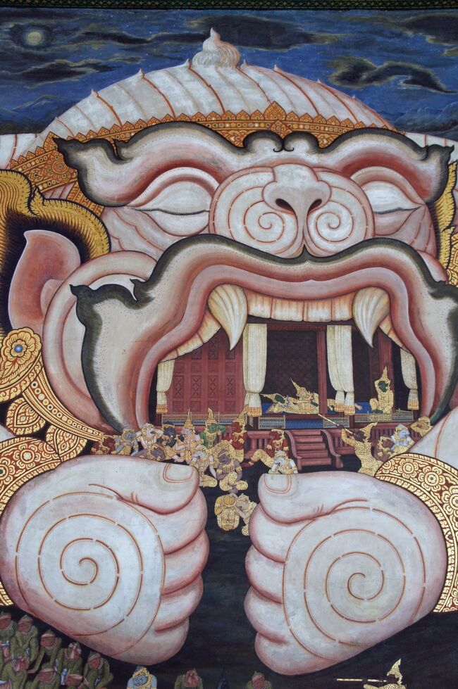 曼谷戒厳令之旅（８）王宮のワット・プラケオの回廊の壁画を読み解き、本尊のエメラルド仏を参拝し旅の無事を感謝する。