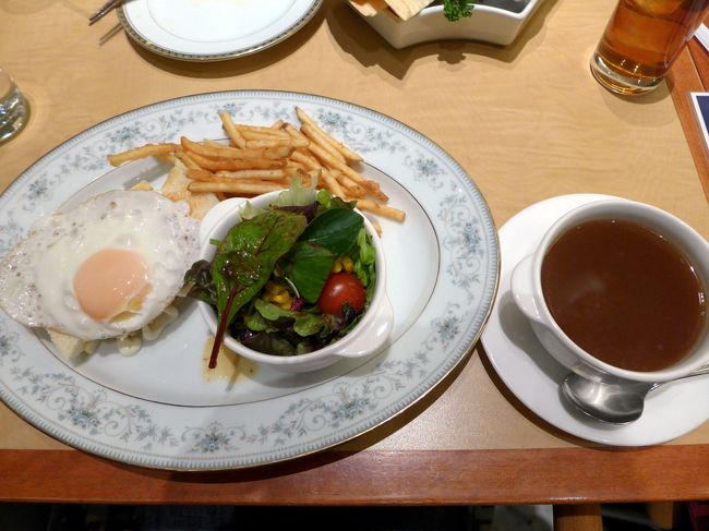 天然温泉 阪神サウナで寛いだ後は、大阪旅行最後の夕食場所を探します。<br /><br />ホテル阪神は梅田へも徒歩で行ける距離なので、大阪駅界隈に出向いての夕食も考えたのですが、一日中ＵＳＪを歩き回った子供達は、これ以上歩くのは無理だというので、アルコール飲み放題のプランがあった、ホテル1階のカフェ＆レストラン ストリートカフェを訪ねることにしました。<br />