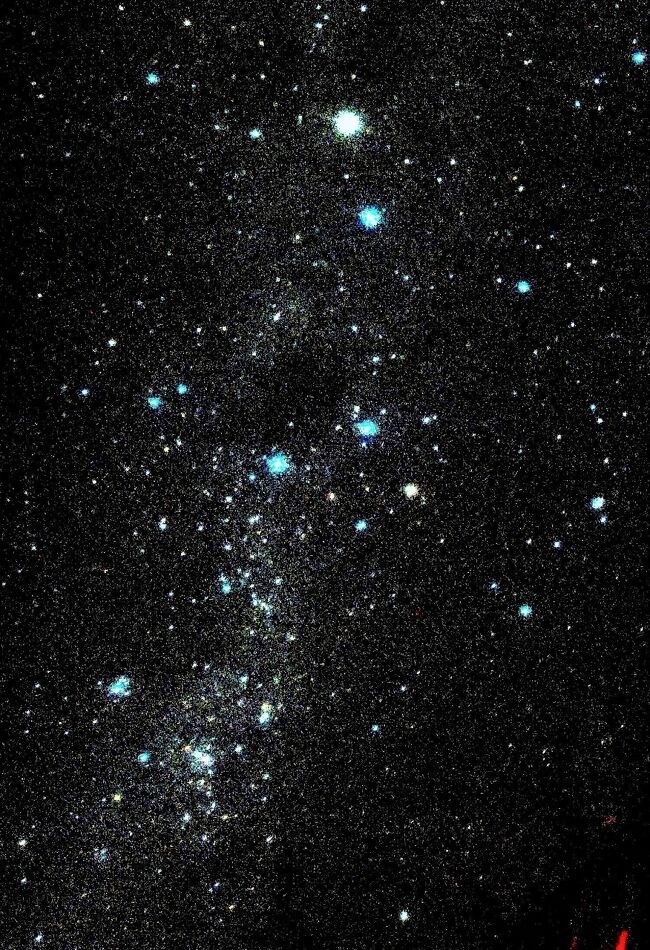 ニュージーランド旅行も5日目、本日はテカポでの星空観賞があります。今回の旅のハイライトと(私的には)云うべき興味ある時が迫ってきたのである。楽しみな1日です。 <br /> <br /> テカポとは、ニュージーランドの南の島にある小さな村(人口約400人)である。この村こそが今回旅行記で取り上げる地である。世界で最も美しい星空が見られると云うテカポ、ニュージーランド旅行の中で各社がこぞってこの地を取り上げアピールしています。又景勝地としても素晴らしく、ミルキーブルーと言われる水を湛えた湖(テカポ湖)、可愛らしく佇む小さな教会(善き羊飼いの教会)は必見に値する。 私が今回参加したツァーもご多分に漏れず含まれており、ニュージーランド旅行記の一端(3編)を担った次第です。<br /> (写真 テカポで見る中央の南十字星)
