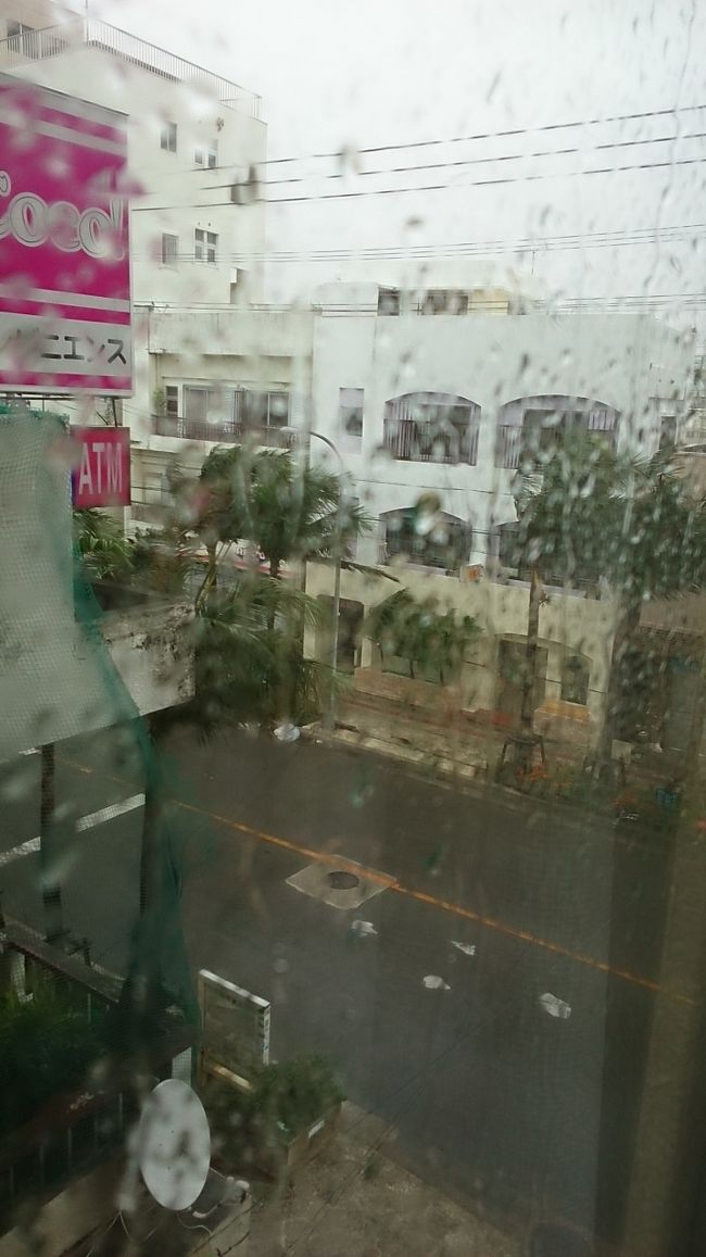 おはようございます。<br />只今、石垣島は強風で雨が降ってますが<br />そんなに、ひどい状態ではないと思います。<br />宮古島と沖縄本島がひどくなりそうですね。<br /><br />みなさん、情報収集して安全に過ごしてください。<br />