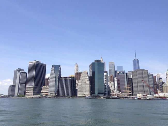 夏になり、水辺の涼しい風を浴びたくなりまた。<br />そこで、ニューヨーク、マンハッタン東側にあるイーストリバーをプチ船旅してみました。