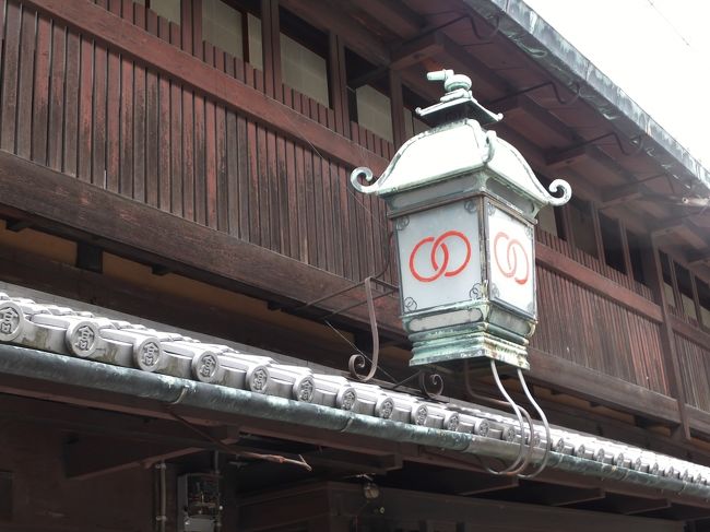 京都の花街として現在も残る上七軒、祇園甲部、祇園東、先斗町、宮川町。<br />そんな華やかな５花街と対照的に、長い歴史を持ちながら衰退の一途をだどった島原。<br />有数の歴史を持つ島原にとって、新選組が闊歩した幕末は華やかさの絶頂期であったかもしれません。<br />寂れた島原で、唯一お茶屋として営業を続ける輪違屋が一般公開されるということで出かけてみました。