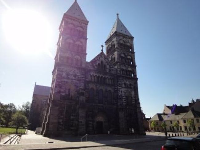 学生の時から10年近く憧れていたスウェーデンへ、昨年の秋友達と初めて訪れました。その半年後、早くも2度目の旅行、しかも一人旅を実現することができました。海外一人旅は、2010年のイギリスに続き2度目ということもあってか、気持ちに余裕を持って旅行を楽しむことができました。<br />航空券とホテルはＪＴＢのサイトを通じてそれぞれ予約、マルメからヨーテボリへの列車は、スウェーデン国鉄のサイトでチケットを購入しました。今まで海外は航空券とホテルのパックを利用していたため、私にとっては結構な冒険でした。<br />旅行中いろんな人に親切にしてもらいました。