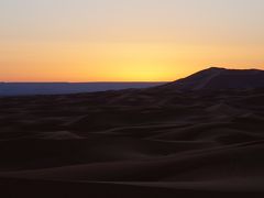 おひとり参加の旅　悠久のモロッコ周遊　10日間　４WDに乗りメルズーカの大砂丘へ⑤