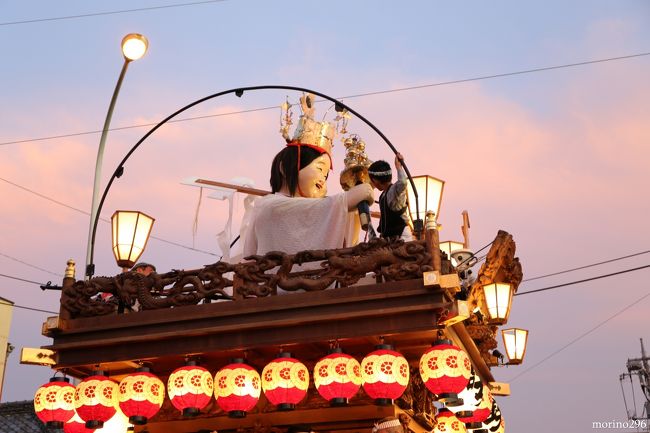 台風8号が通過して、厳しい蒸し暑さとなりましたが、4年ぶりに佐原の大祭・夏祭りへ行ってきました。<br />今年の夏祭りは11日〜13日の3日間、暑さの中祭りを見物する方も大変ですが、山車を曳き回す人達はもっと大変、無事執り行われたのでしょうか。<br /><br />佐原の大祭は、7月の夏祭りと10月の秋祭りの年2回行われます。<br />夏祭りは、小野川の東側の八坂神社の祭礼で、10台の人形山車が楽しめます。(秋祭りは諏訪神社の祭礼で15台の人形山車が曳かれます。)<br />豪華な人形山車と、哀愁を帯びた佐原囃子が特徴で、平成16年に国の重要無形文化財に指定されています。<br /><br />東日本大震災で大きな影響を受けた佐原、街のそこここに建て替えや修理が行われた建物も見られ、復興が進んでいる感じがしました。<br /><br />「お江戸みたけりゃ 佐原へござれ 佐原本町江戸まさり」、300年の伝統を誇る佐原の大祭、何度来ても飽きない魅力があります。 <br />夏祭りは6回(2003年、2005年、2006年、2009年、2010年、2014年)、秋祭りは4回(2002年、2003年、2004年、2007年)、合わせて10回目となりました。<br /><br />(コメントは、パンフレットを参照しています。)