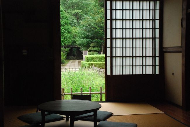 江戸東京たてもの園の東側は、昭和の下町風情を味わえる商家、お風呂屋などがあります。<br /><br />思わず立ち止まってしまう懐かしい場面が多々ありました。<br /><br />建築の説明は、江戸東京たてもの園の案内資料を参考にしています。<br />
