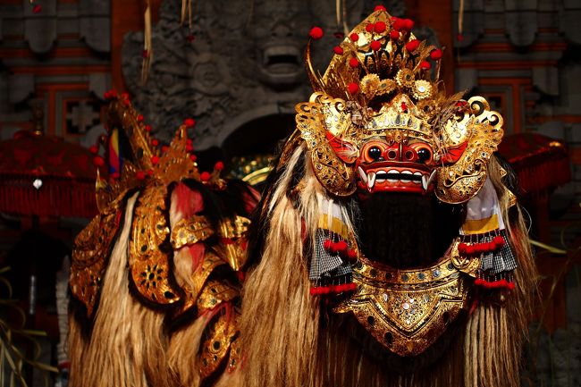 バリ島伝統舞踊絵画:聖獣「バロン」と魔女「ランダ」画家Ketut suwela